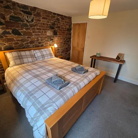 Feather Bed - Dog Friendly Lakeland Retreat With Log Burner & Garden Brayton (Cumberland)